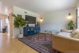 Photo #1: 240011879 Listing