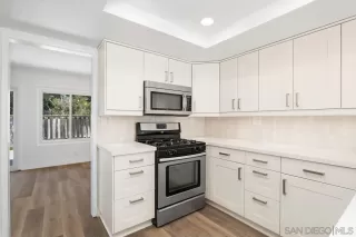 Photo #4: 240012008 Listing