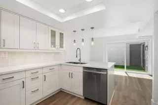 Photo #5: 240012008 Listing