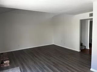 Photo #5: 240012022 Listing