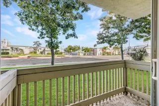 Photo #2: 240012088 Listing