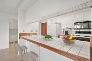 Photo #5: 240012088 Listing