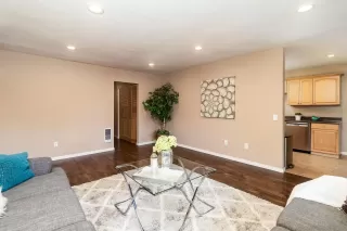 Photo #2: 240012183 Listing