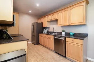 Photo #5: 240012183 Listing