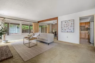 Photo #1: 240012221 Listing