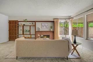 Photo #4: 240012221 Listing