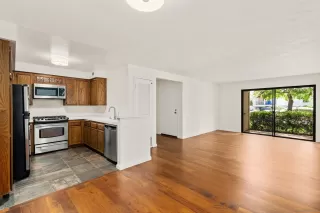 Photo #5: 240012283 Listing