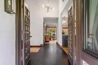 Photo #1: 240012354 Listing