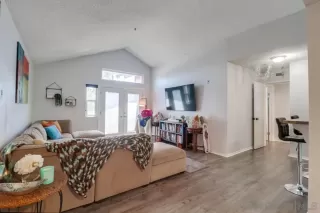Photo #4: 240012447 Listing 