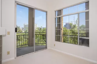 Photo #2: 240012557 Listing