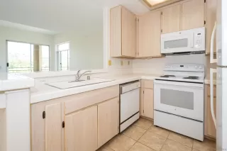 Photo #4: 240012557 Listing