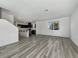 Photo #2: 240012571 Listing