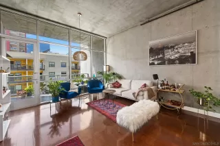 Photo #1: 240012633 Listing