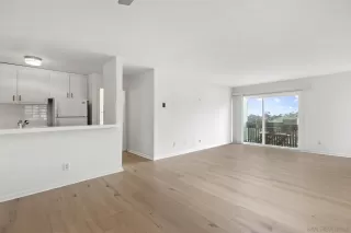 Photo #4: 240012650 Listing