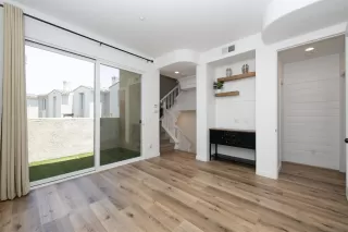 Photo #1: 240012764 Listing