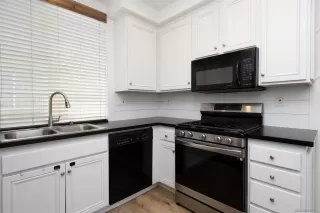 Photo #4: 240012764 Listing