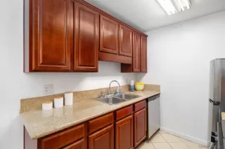 Photo #5: 240012796 Listing 