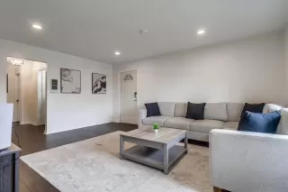 Photo #3: 240012858 Listing