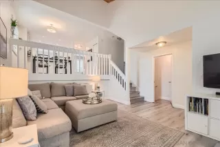 Photo #4: 240012933 Listing