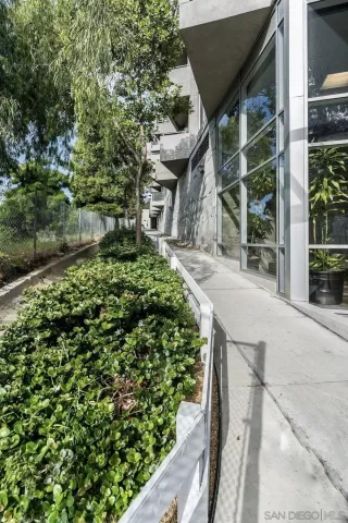 Photo #1: 240012958 Listing 