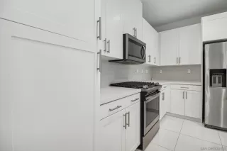 Photo #4: 240013008 Listing