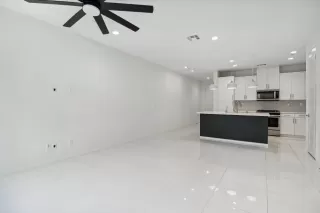 Photo #5: 240013008 Listing