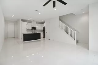 Photo #6: 240013008 Listing