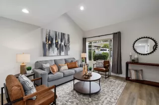 Photo #1: 240013067 Listing