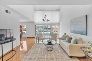 Photo #2: 240013085 Listing