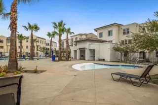 Photo #5: 240013391 Listing