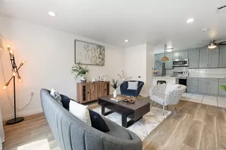 Photo #3: 240013396 Listing