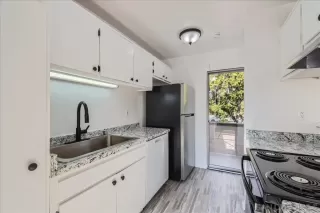 Photo #2: 240013423 Listing