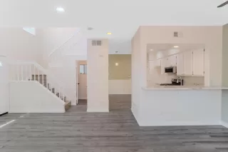 Photo #4: 240013456 Listing