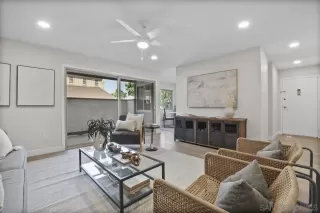 Photo #5: 240013489 Listing