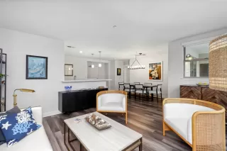 Photo #5: 240013513 Listing