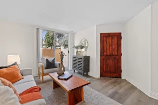 Photo #1: 240013538 Listing 