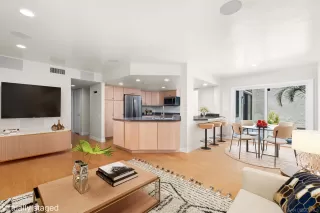 Photo #2: 240013631 Listing 