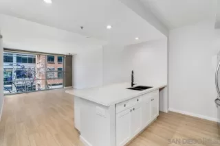 Photo #5: 240013732 Listing