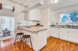 Photo #3: 240013734 Listing