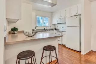 Photo #5: 240013734 Listing