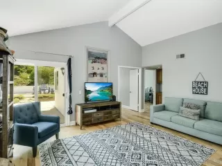 Photo #4: 240013782 Listing