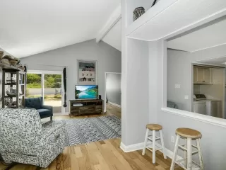 Photo #5: 240013782 Listing