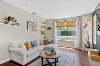 Photo #3: 240013821 Listing