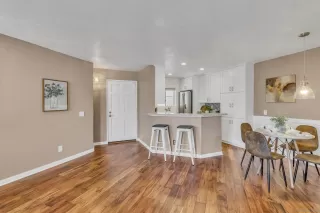 Photo #2: 240013856 Listing