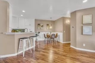 Photo #4: 240013856 Listing