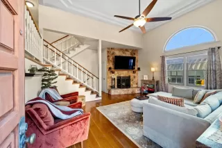 Photo #2: 240013868 Listing