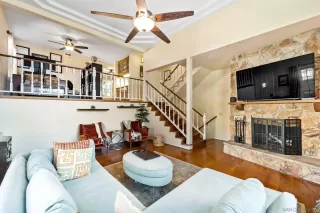 Photo #3: 240013868 Listing