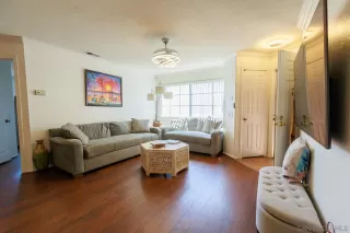 Photo #5: 240014302 Listing 