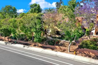 Photo #2: 240014367 Listing