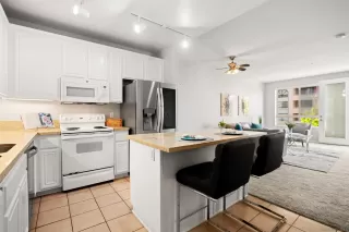 Photo #5: 240014389 Listing